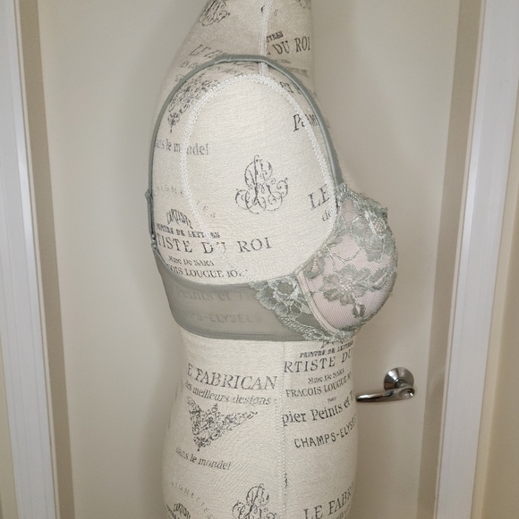 Victoria's Secret vintage lace pushup bra - Picture 3 of 13